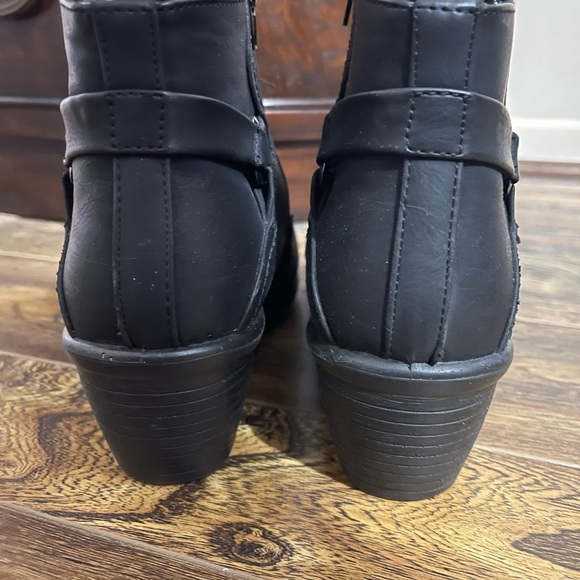 Easy Street Womens Dawnta Block Heel Booties, Size 10W but fits like a 10M - Picture 4 of 11